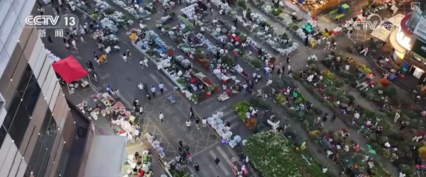 股票杠杆配资网 芬芳“夜经济”一路繁花燃动消费热力 定制化拍卖游客“尝尝鲜”